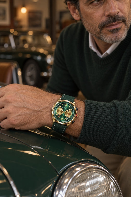 Crest Co. Silverstone — no pulso