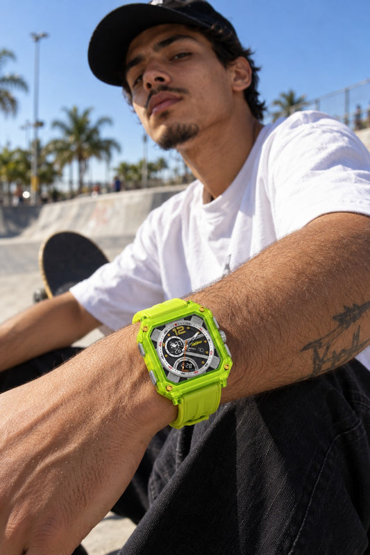 Saint Venice Neon Green — no pulso